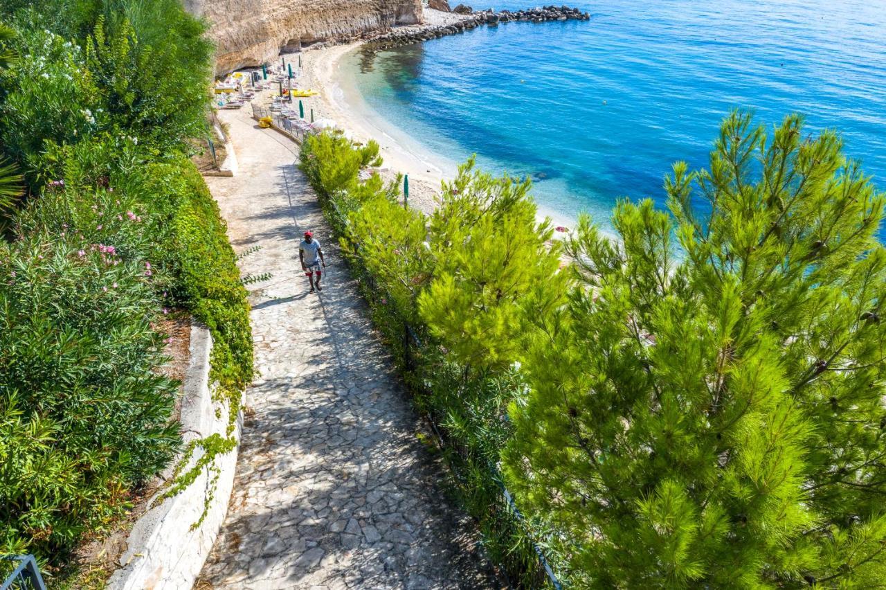 Villaggio Baia Del Monaco Manfredoine Extérieur photo